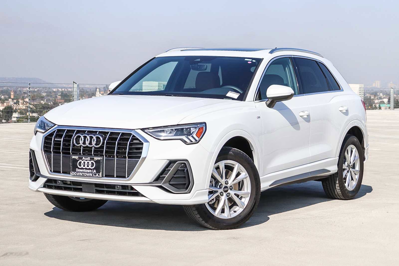 Used 2023 Audi Q3 2.0T Premium w/ Convenience Package image 1