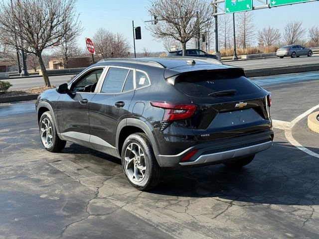 Used 2025 Chevrolet Trax LT w/ Driver Confidence Package image 3