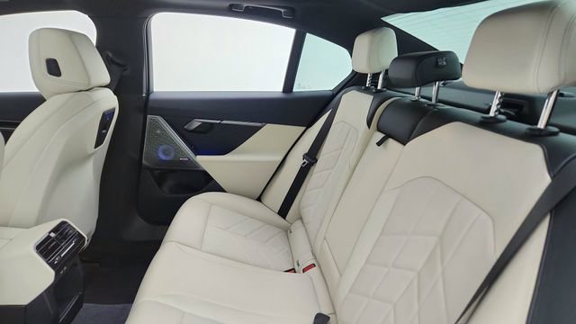 Used 2024 BMW 530i image 29