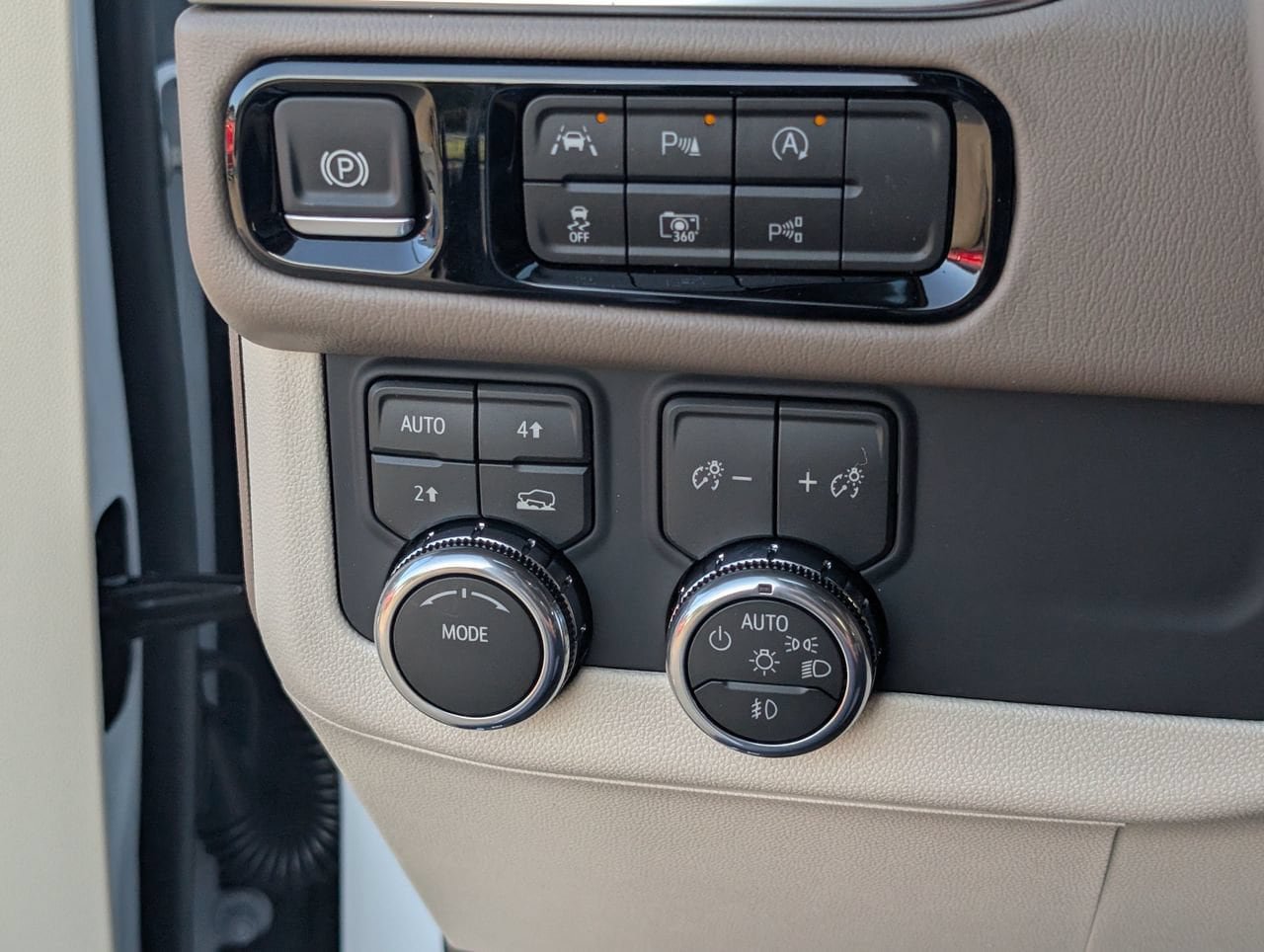 New 2026 GMC Yukon XL Denali w/ Sun & Power Step Package AWD/4WD image 17