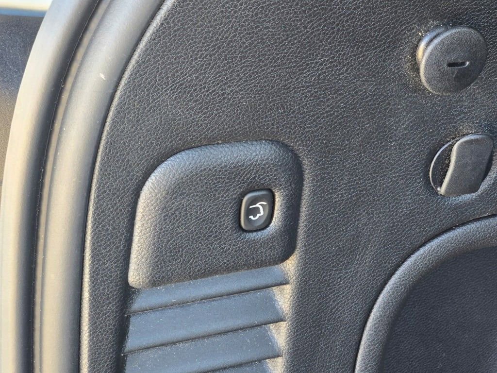 Certified 2022 Jeep Grand Cherokee Limited w/ Trailer Tow Group IV image 13