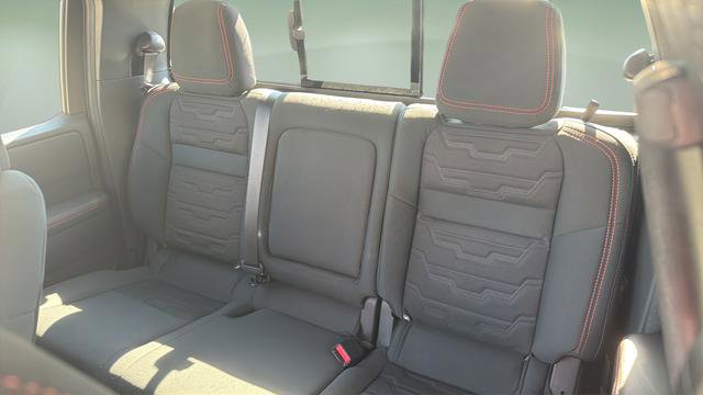 Used 2025 Nissan Frontier PRO-4X image 40