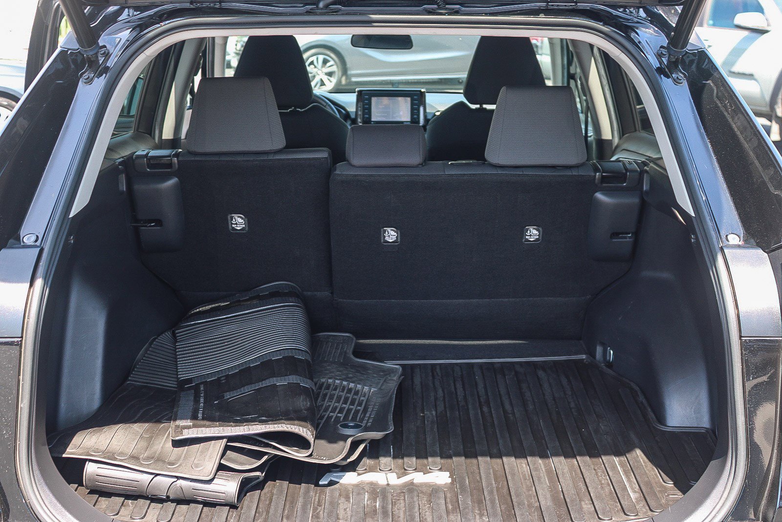 Used 2022 Toyota RAV4 XLE w/ Convenience Package image 26