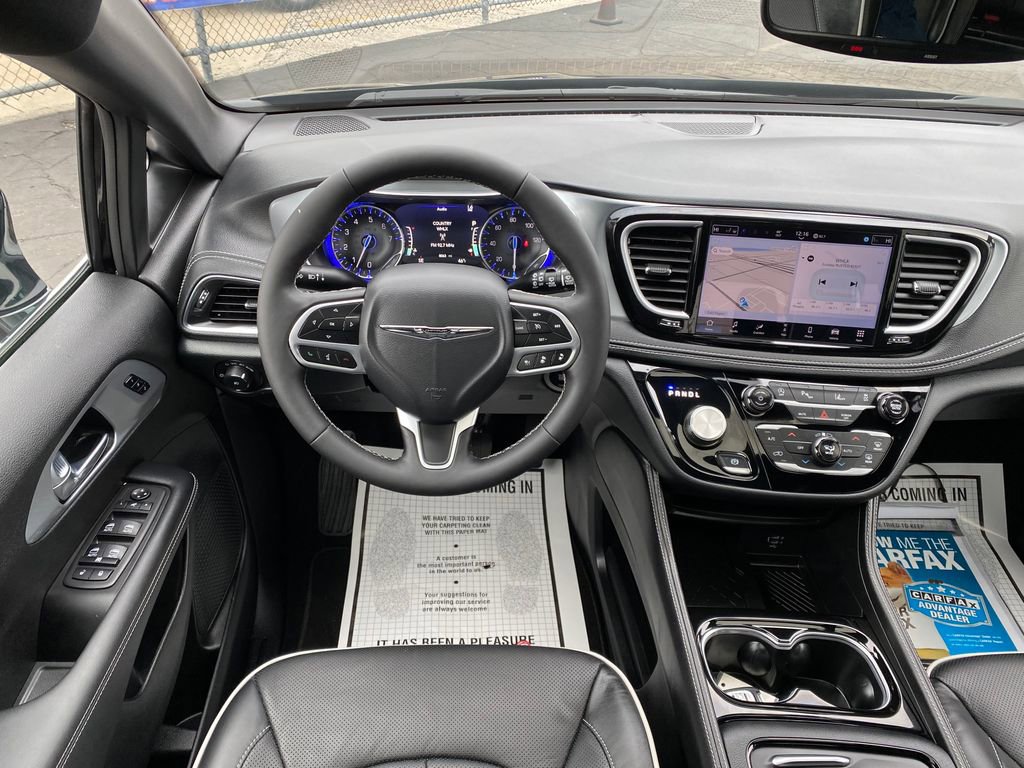 Used 2026 Chrysler Pacifica Limited image 22