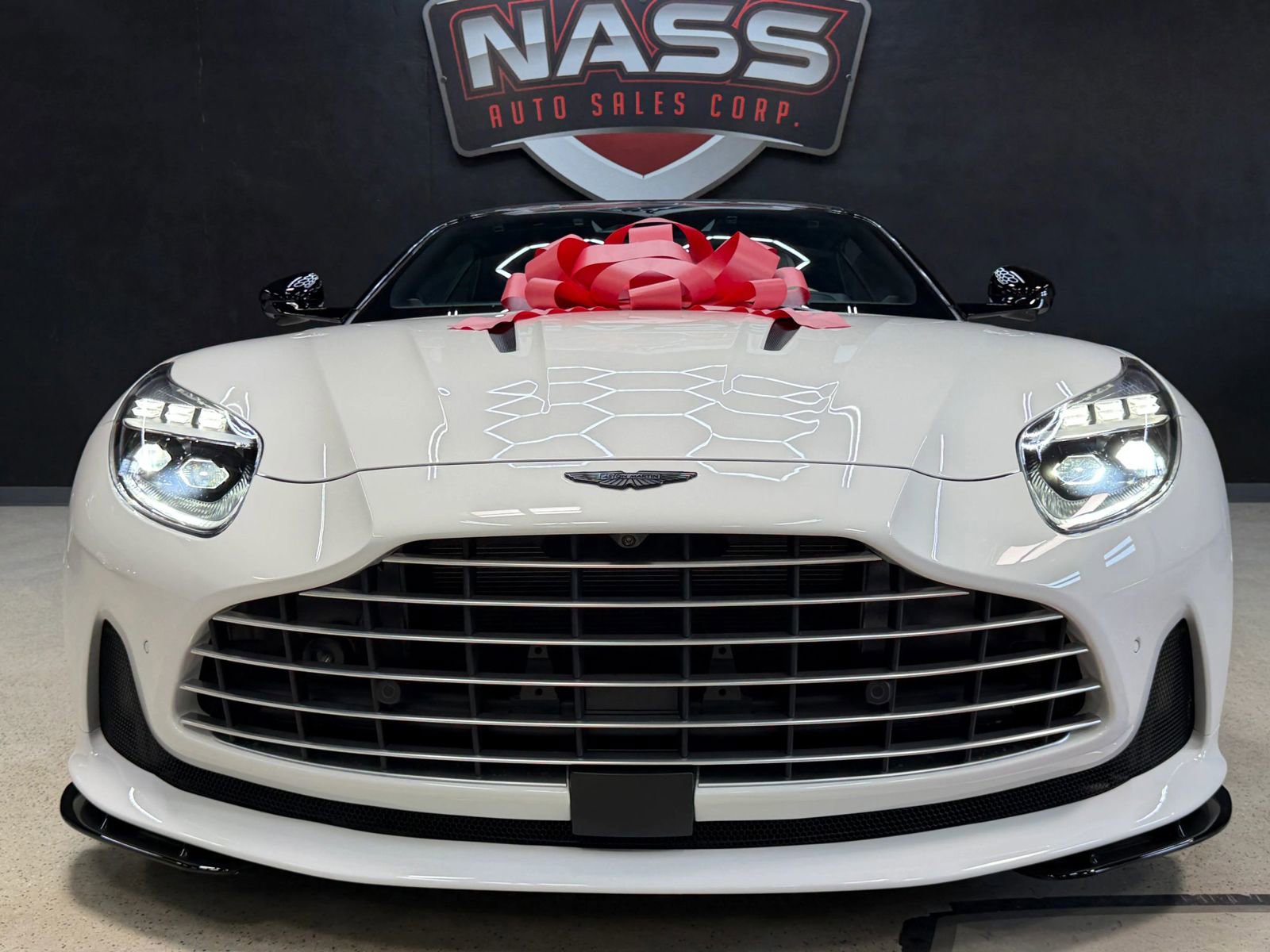 Used 2024 Aston Martin DB12 Convertible RWD image 30