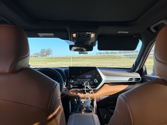 Used 2021 Toyota Highlander Platinum image 10