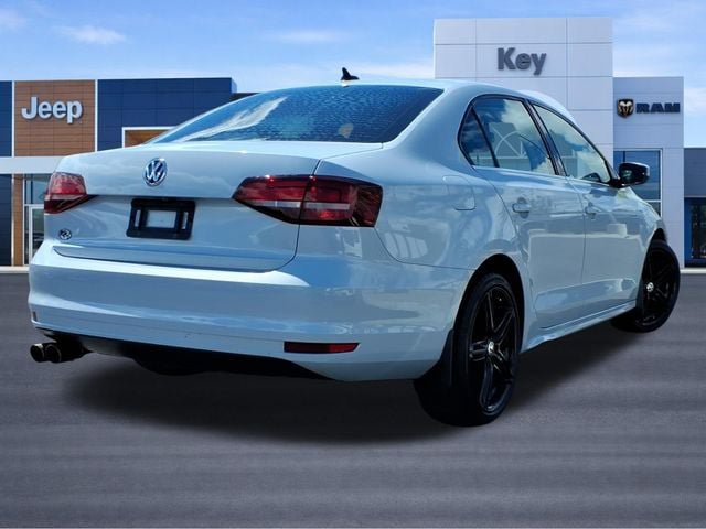 Used 2017 Volkswagen Jetta SE FWD image 5