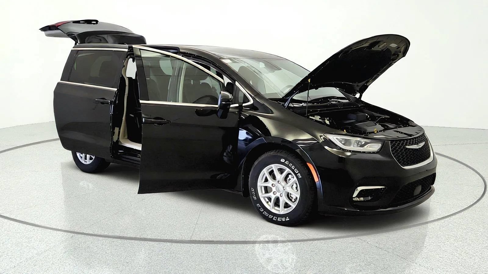 Used 2023 Chrysler Pacifica Touring-L FWD image 7