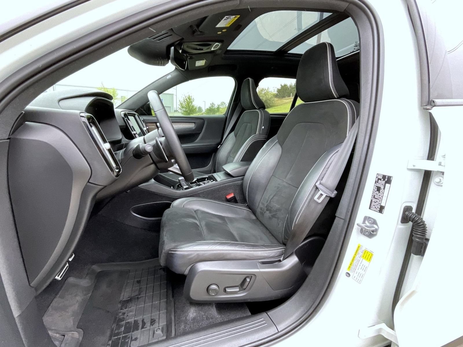Used 2020 Volvo XC40 T5 R-Design AWD/4WD image 10
