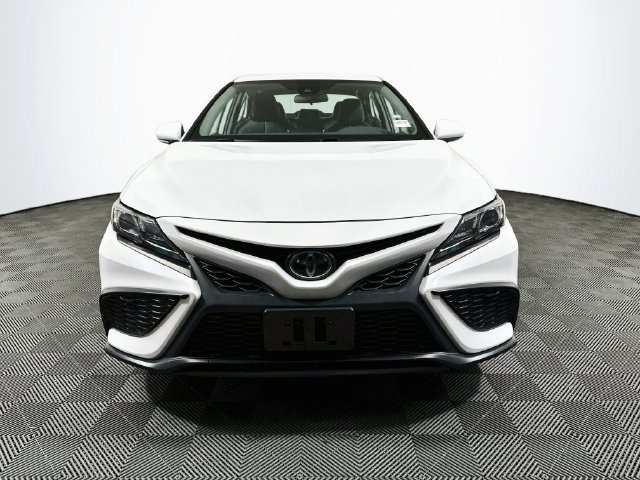 Used 2023 Toyota Camry SE FWD image 3