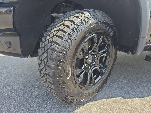 Used 2024 Chevrolet Silverado 1500 ZR2 w/ Technology Package image 32