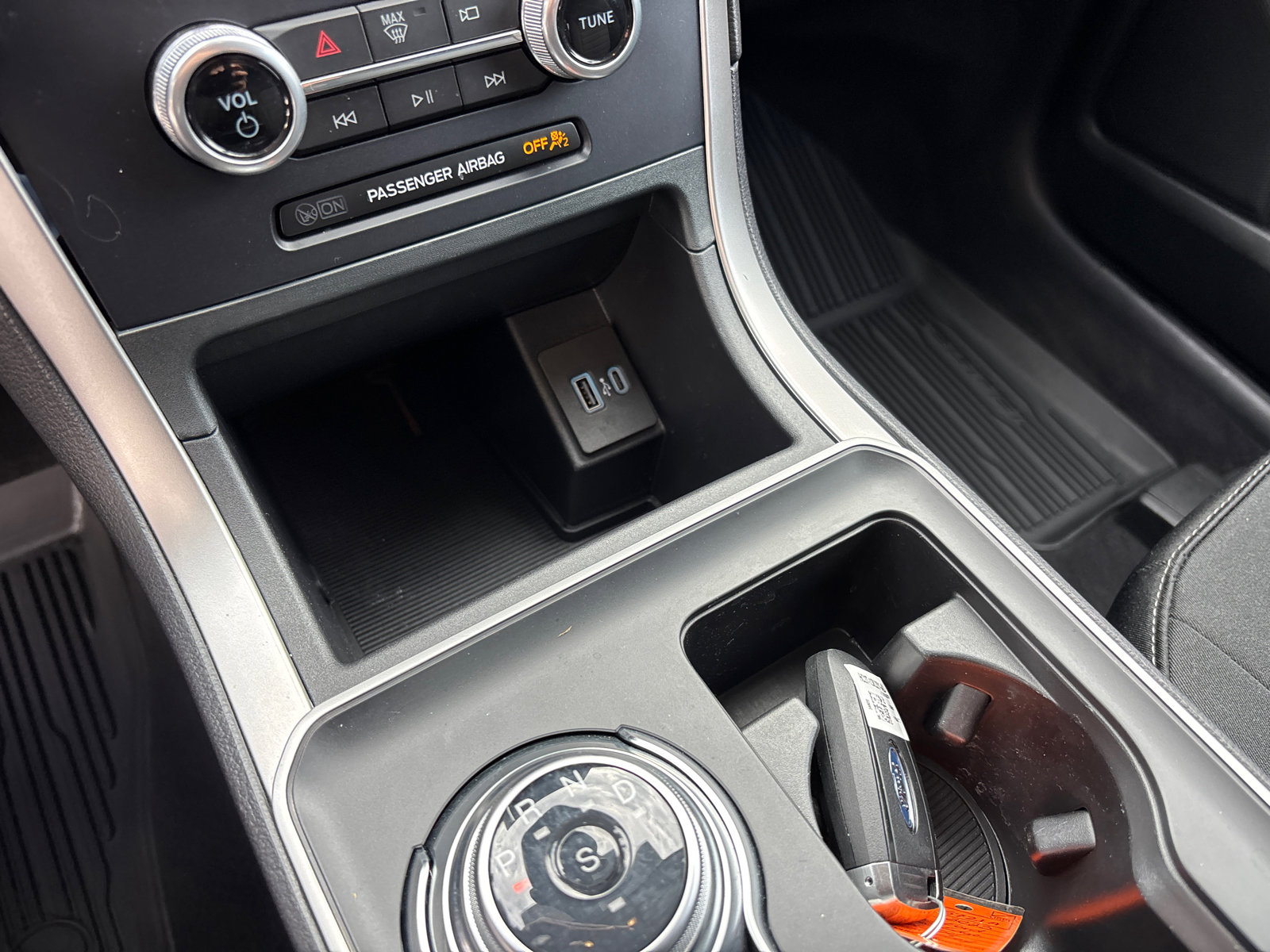 Used 2023 Ford Edge SE w/ Black Appearance Package image 23