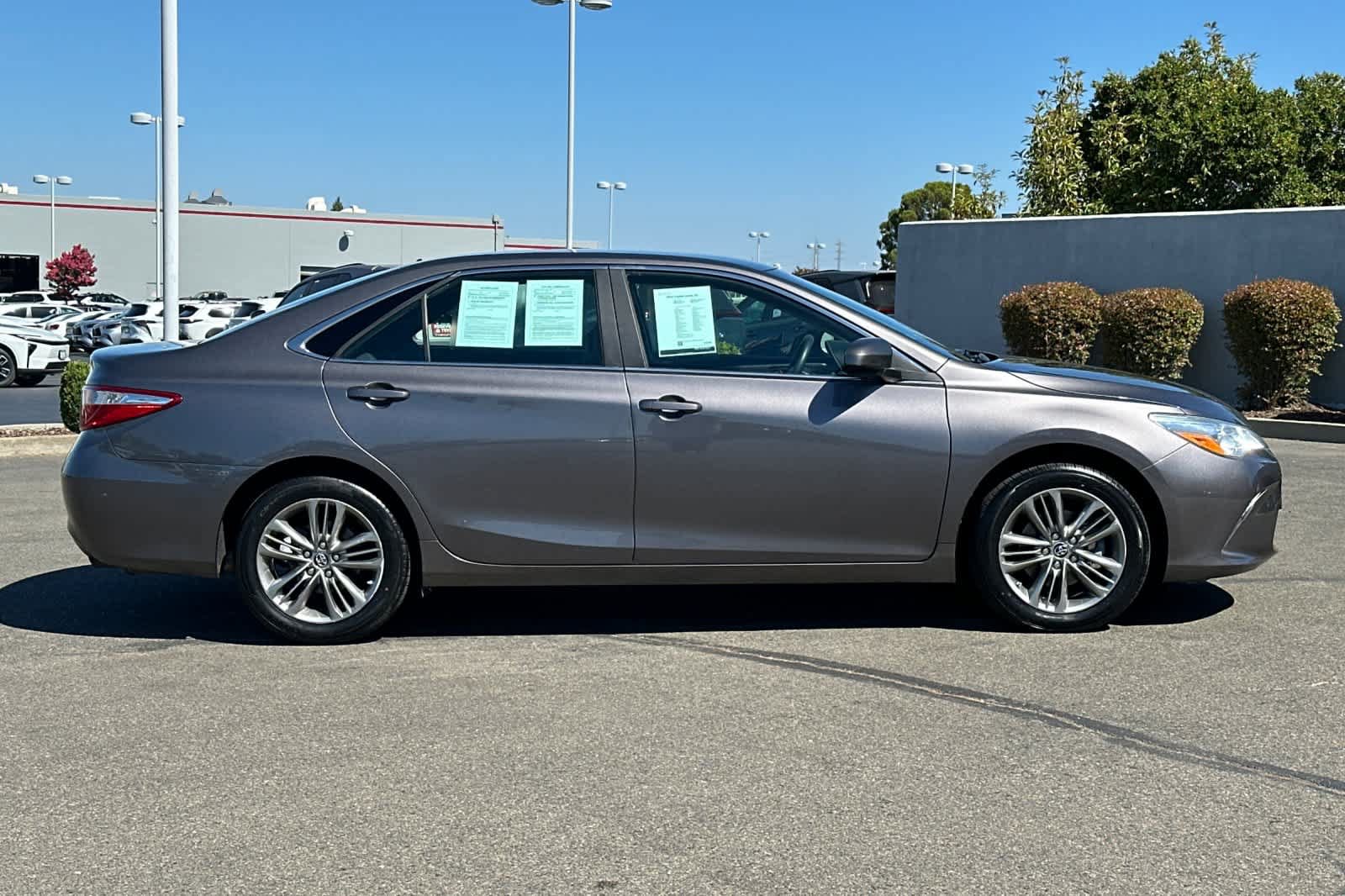 Used 2016 Toyota Camry LE FWD image 6
