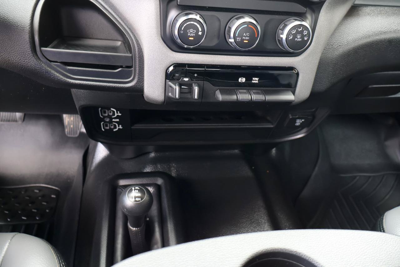 Used 2024 RAM 3500 Tradesman w/ Chrome Appearance Group AWD/4WD image 15