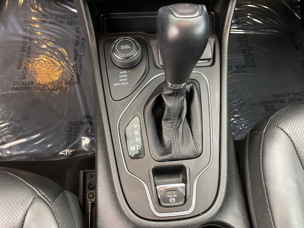 Used 2021 Jeep Cherokee Latitude Lux w/ Comfort/Convenience Group image 19