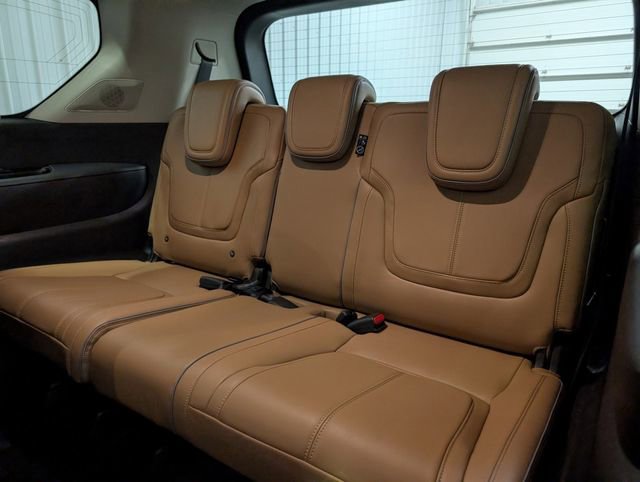 Used 2025 INFINITI QX80 Sensory image 11