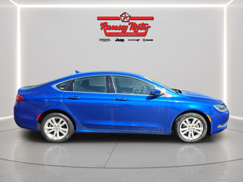 Used 2017 Chrysler 200 Limited Platinum FWD image 6
