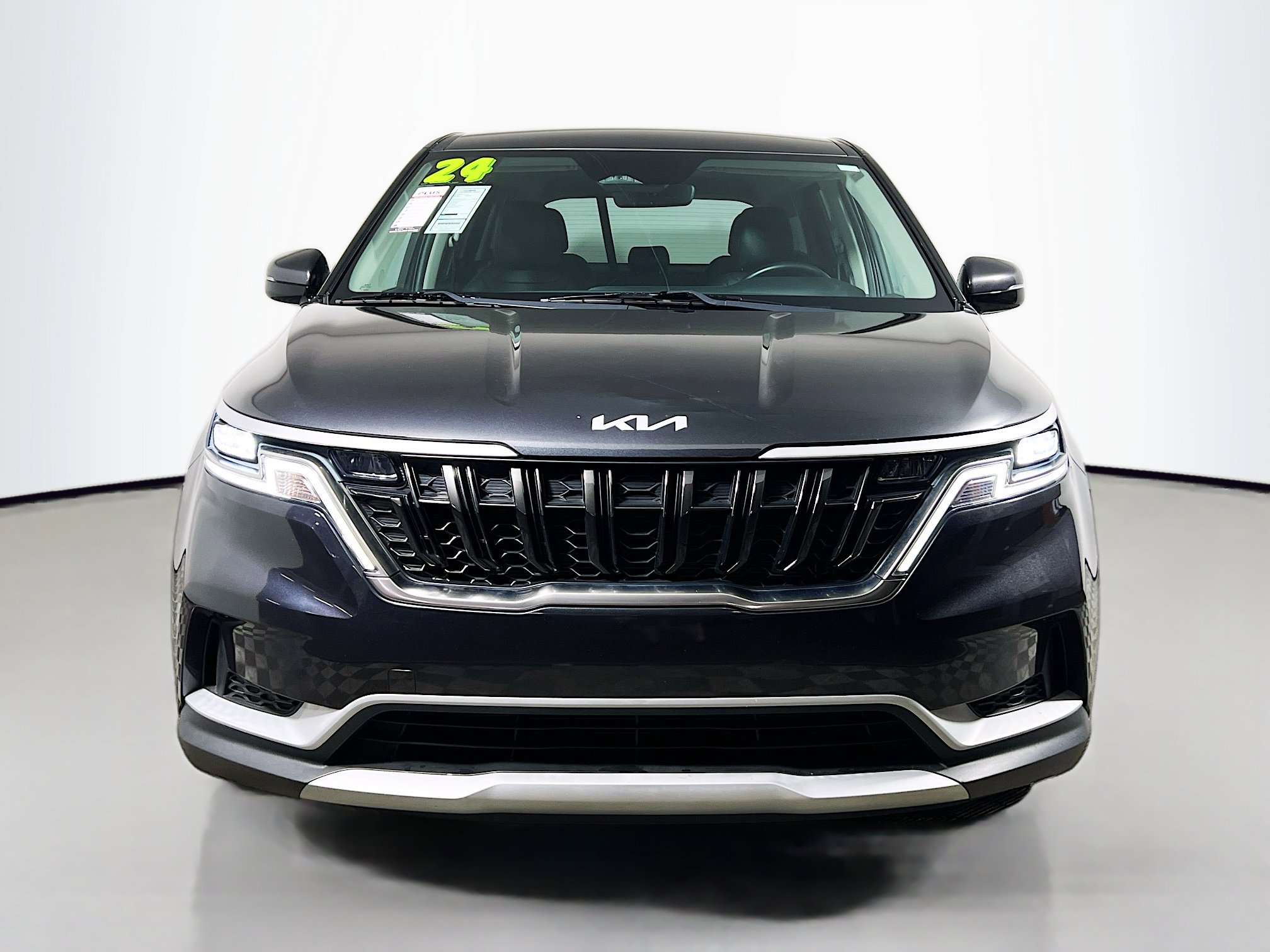 Used 2024 Kia Carnival LX image 11