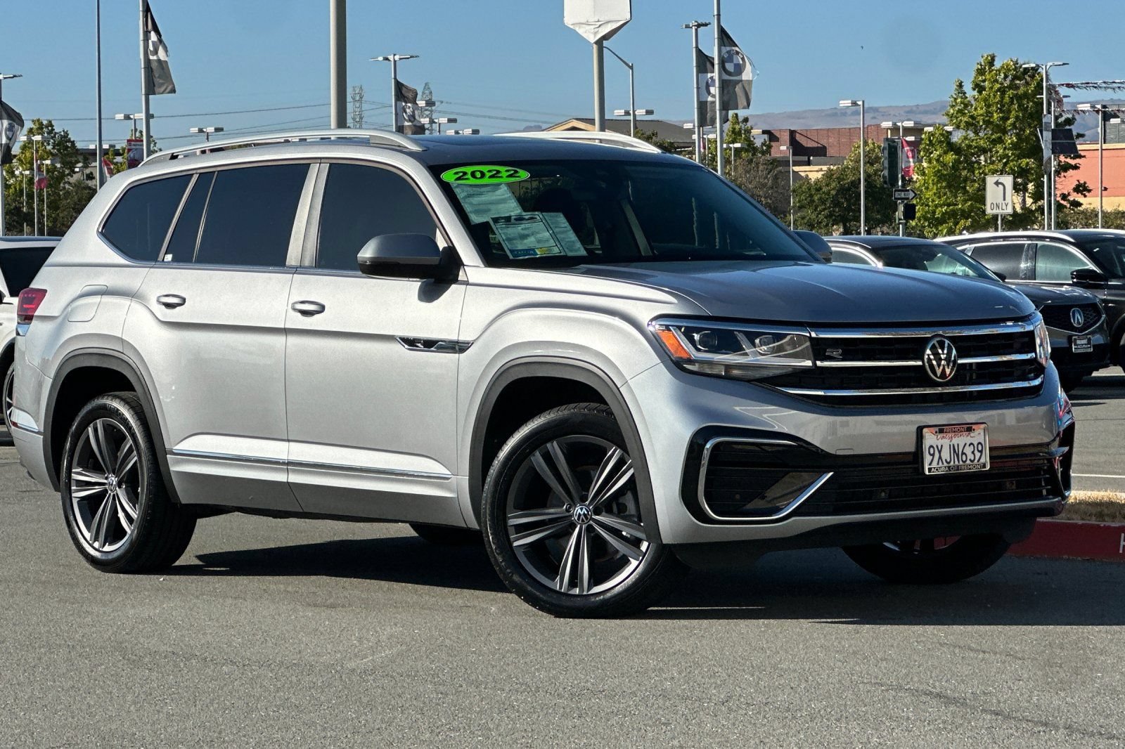 Used 2022 Volkswagen Atlas SEL R-Line AWD/4WD image 2