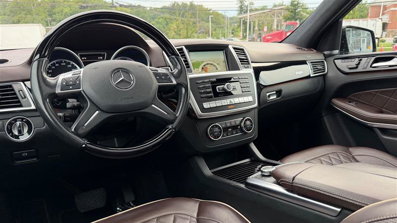Used 2016 Mercedes-Benz GL 550 4MATIC image 26