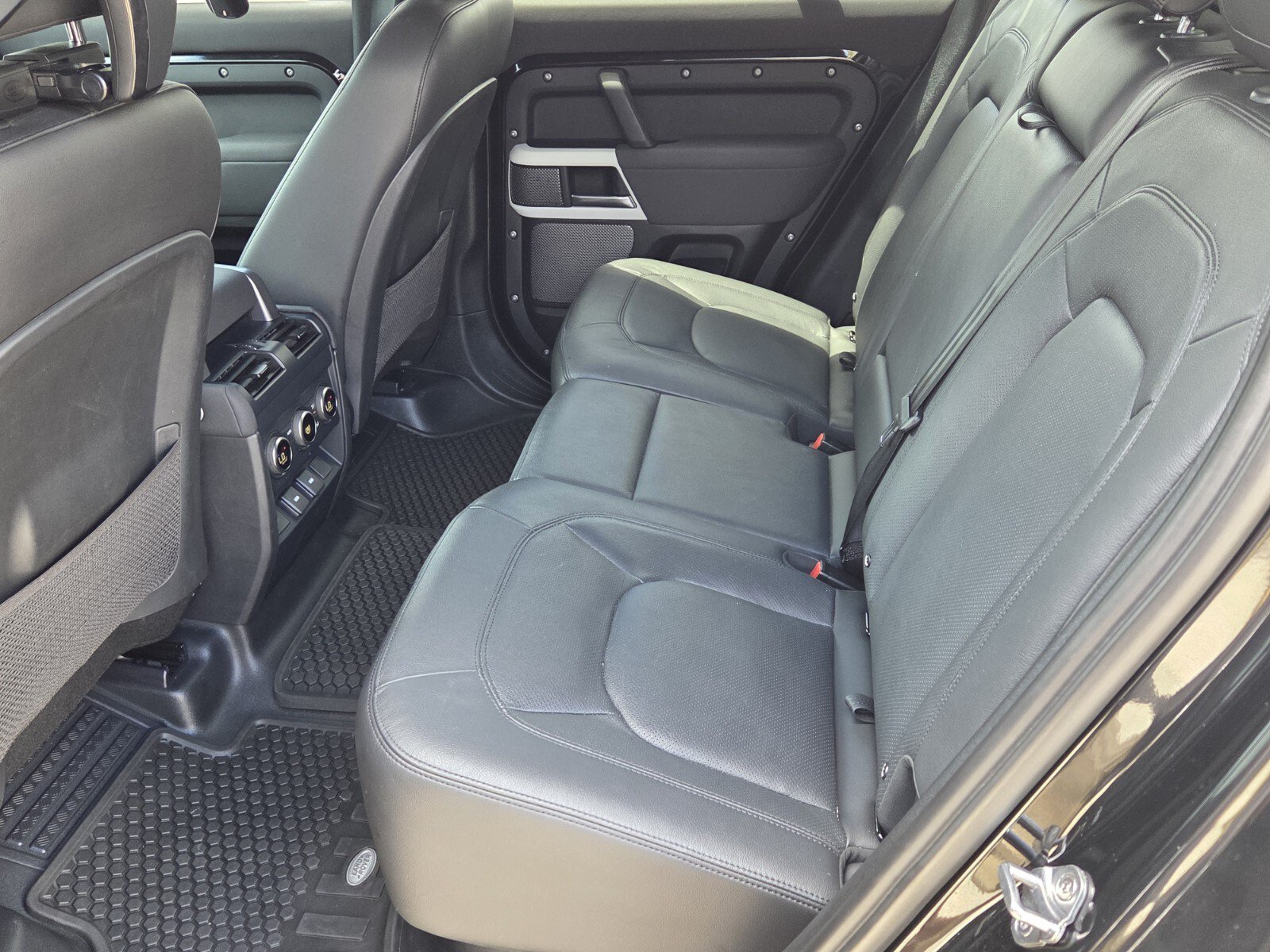 Used 2023 Land Rover Defender 110 S AWD/4WD image 5
