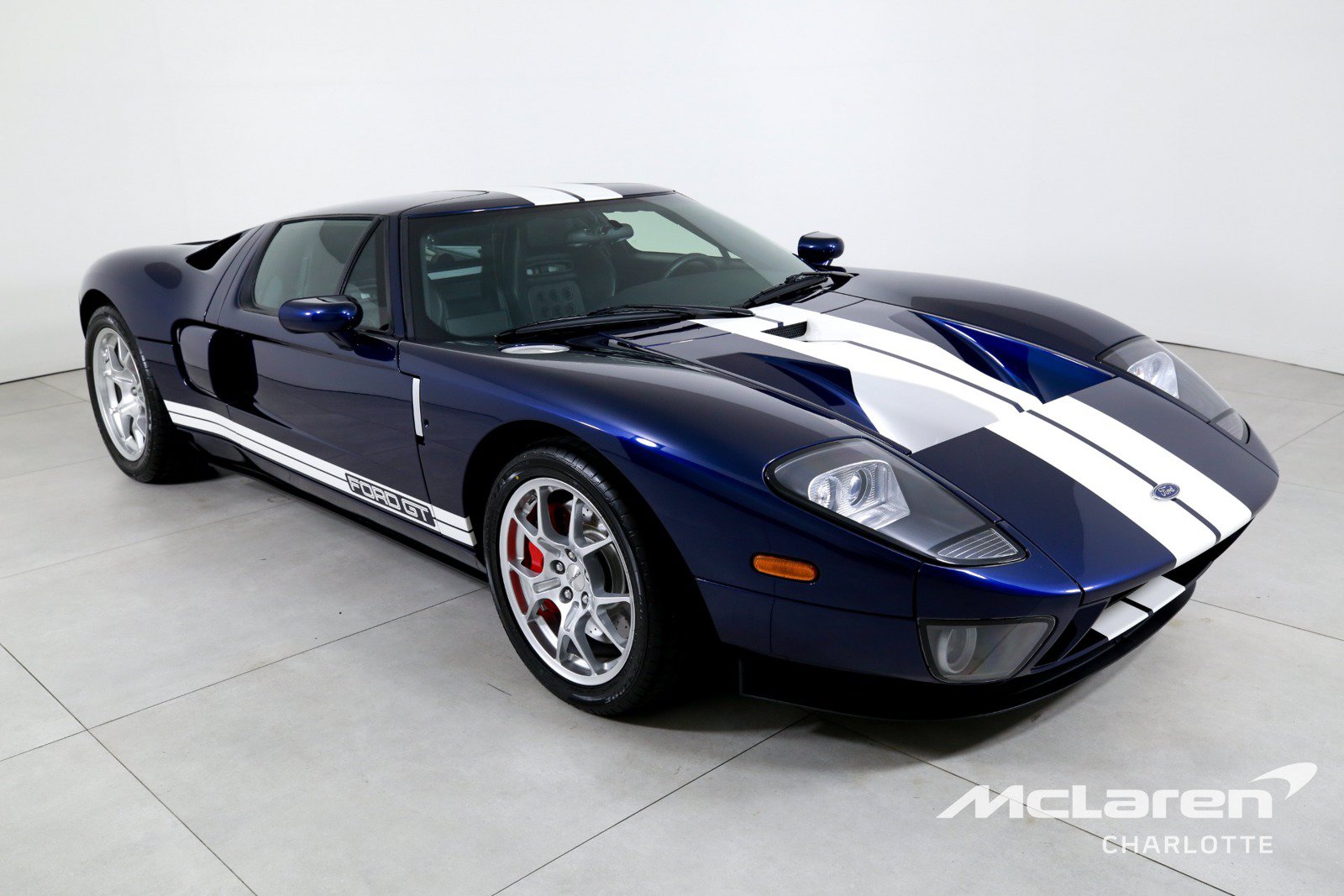 Used 2005 Ford GT RWD image 3