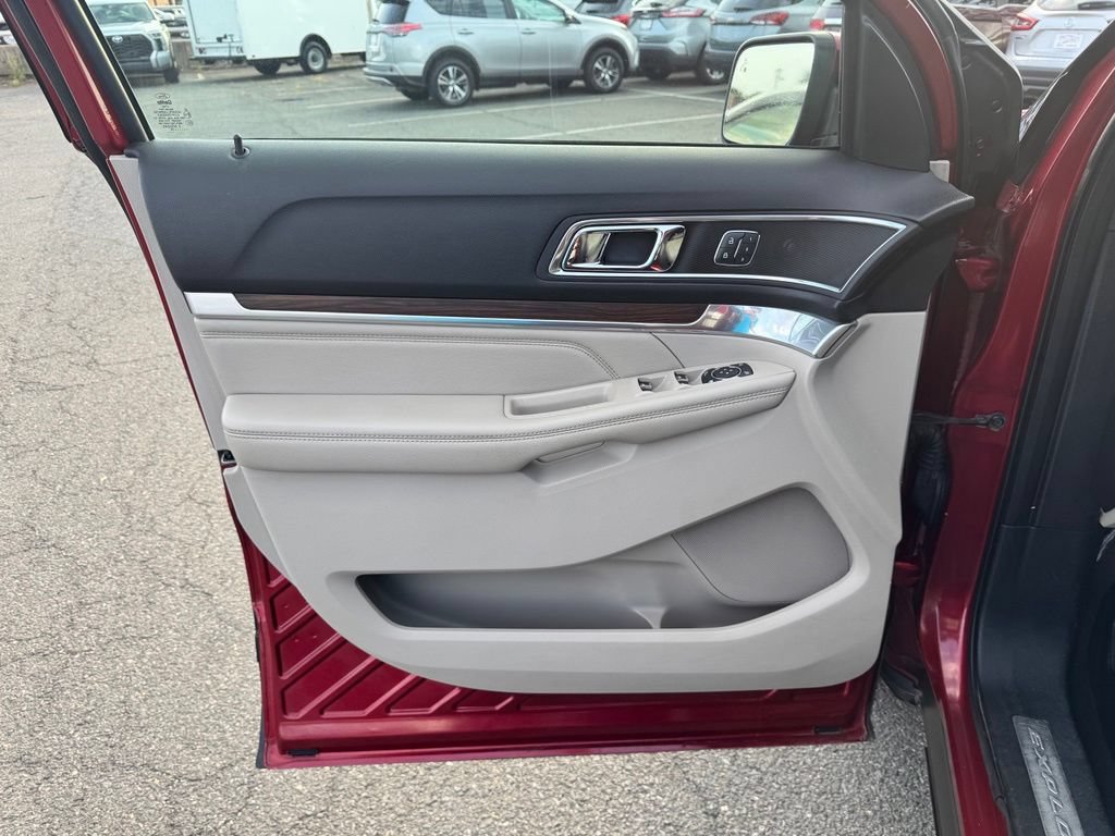Used 2019 Ford Explorer Limited w/ Ford Safe & Smart Package FWD image 22