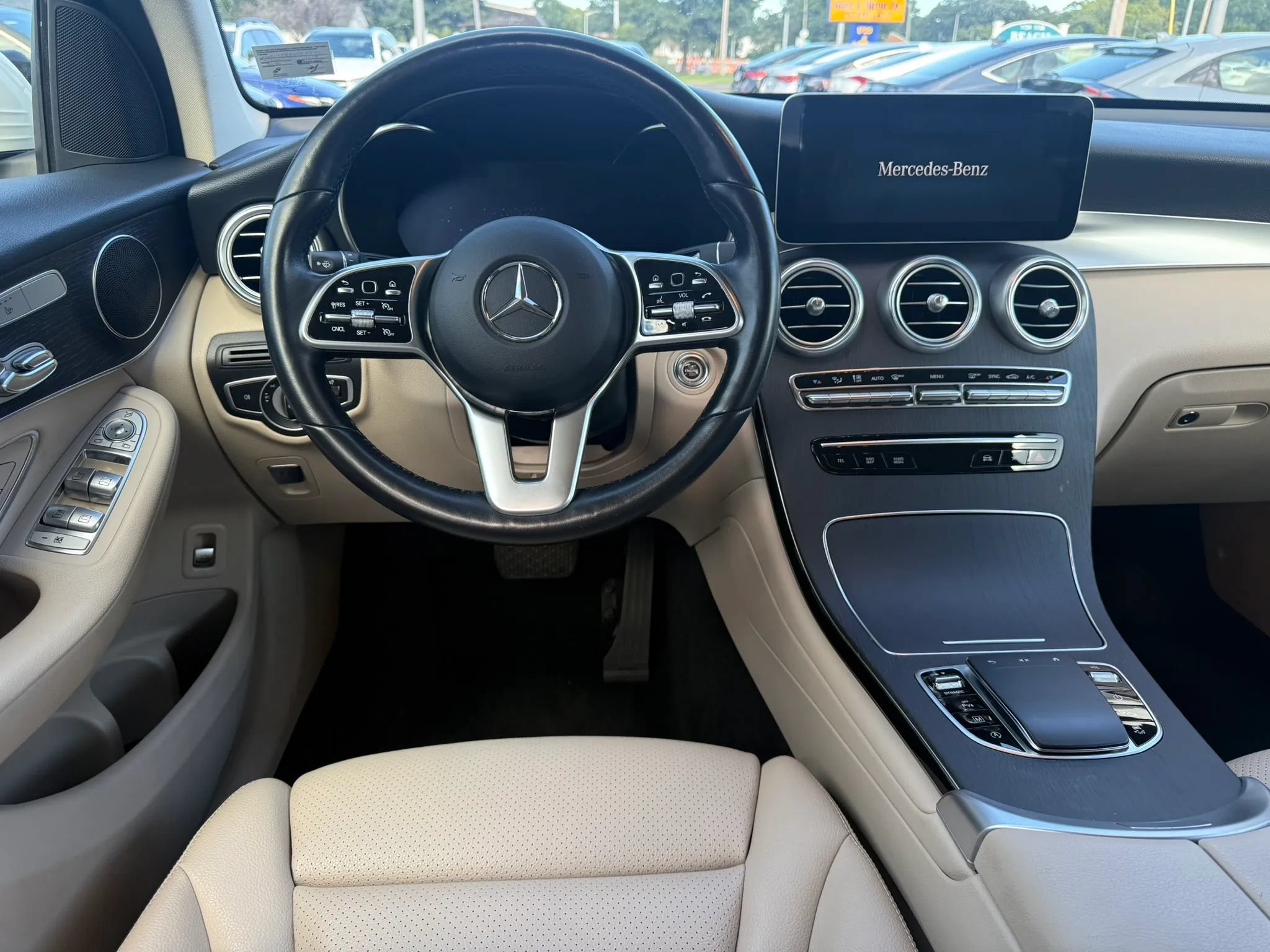 Used 2022 Mercedes-Benz GLC 300 4MATIC w/ Multimedia Package Lite image 10
