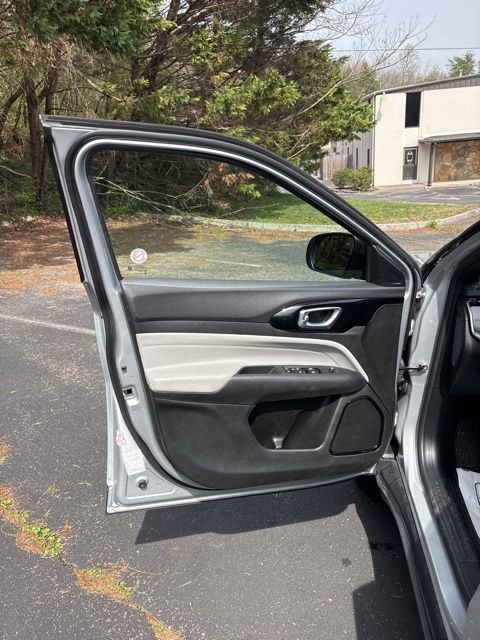 Used 2025 Jeep Compass Limited image 12