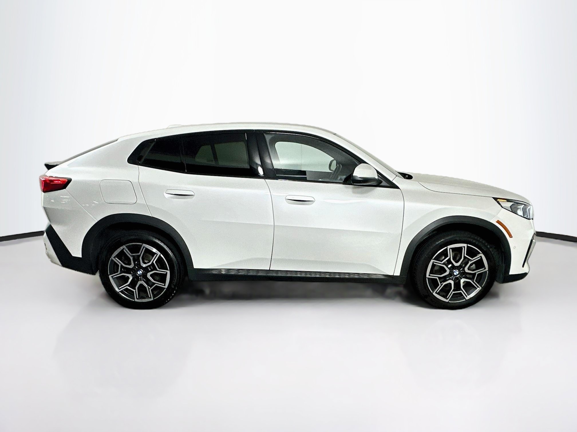 Used 2026 BMW X2 xDrive28i AWD/4WD image 10