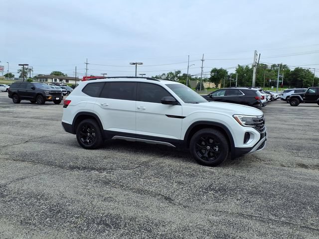 Used 2025 Volkswagen Atlas Peak Edition SE AWD/4WD image 12