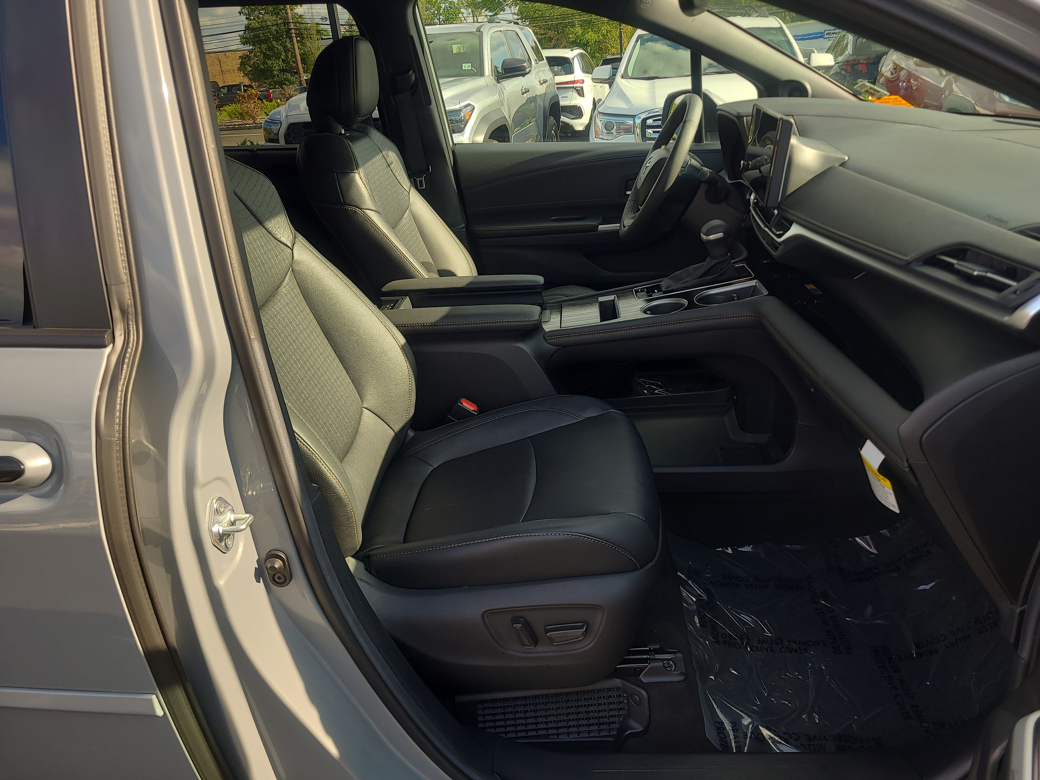 Certified 2025 Toyota Sienna XLE Woodland Edition AWD/4WD image 17