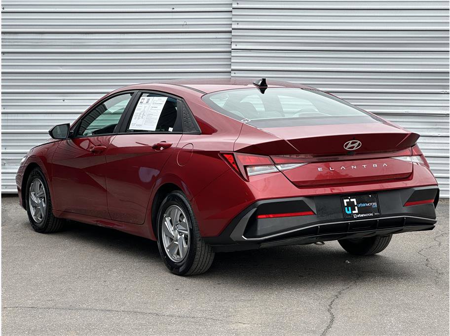 Used 2024 Hyundai Elantra SE image 12