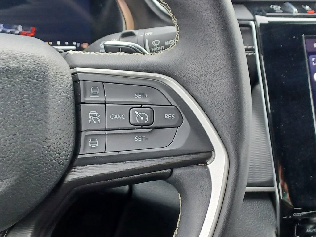 Used 2023 Jeep Grand Cherokee Altitude AWD/4WD image 19