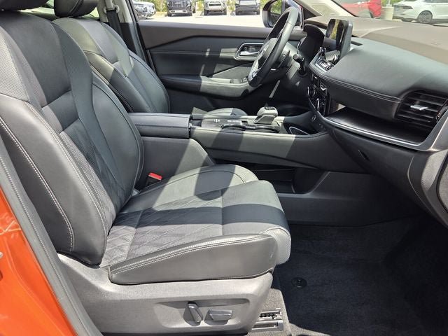 Used 2023 Nissan Rogue Platinum w/ Platinum Premium Package FWD image 17