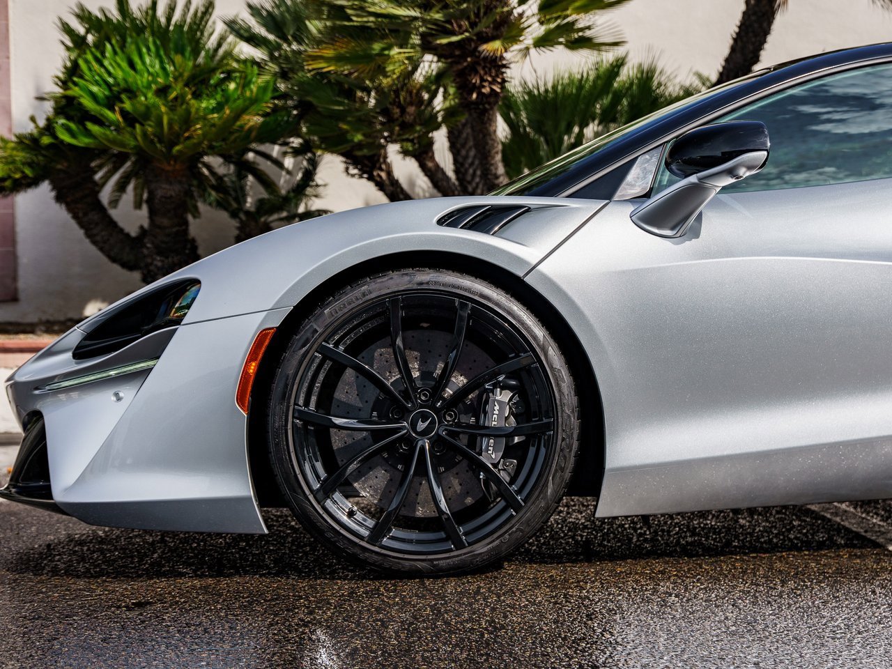 Used 2023 McLaren Artura image 24