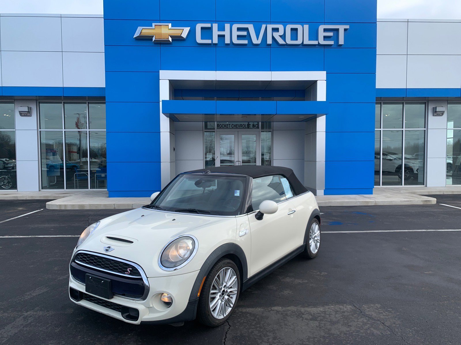 Used 2017 MINI Cooper S image 1