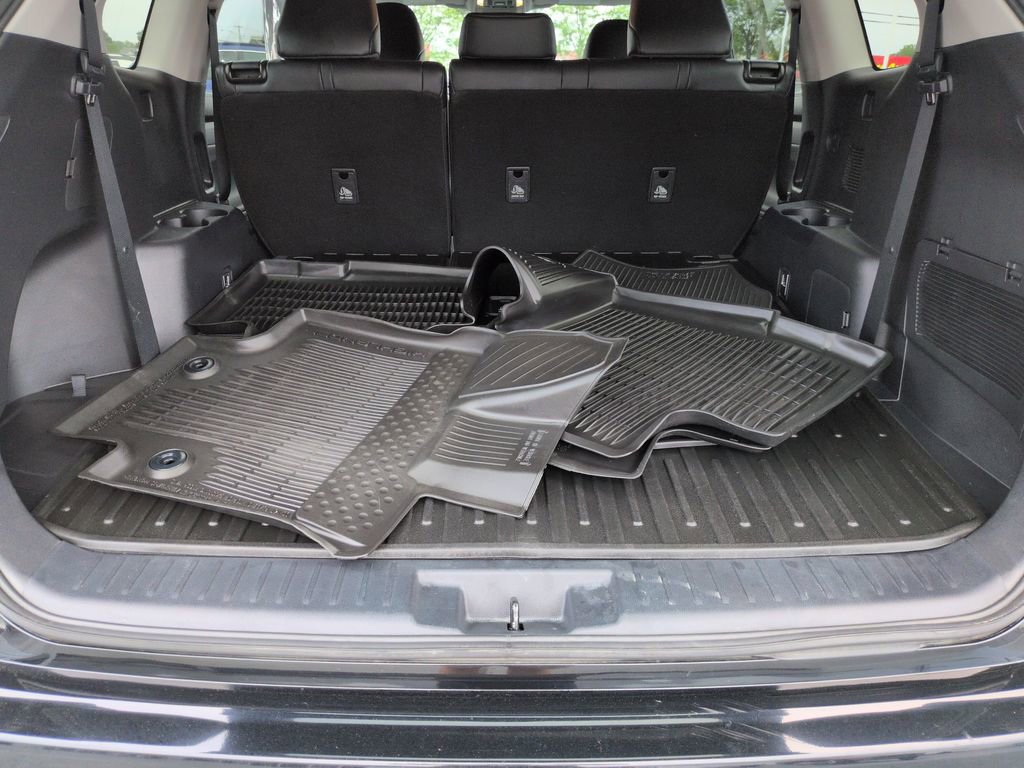 Used 2022 Toyota Highlander XLE FWD image 23