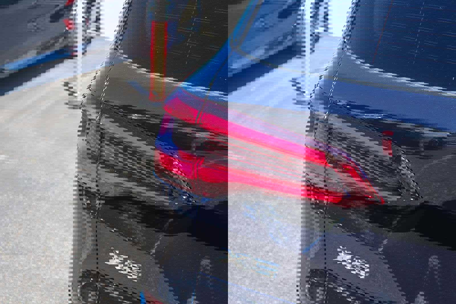 Used 2023 BMW X5 sDrive40i w/ M Sport Package image 7