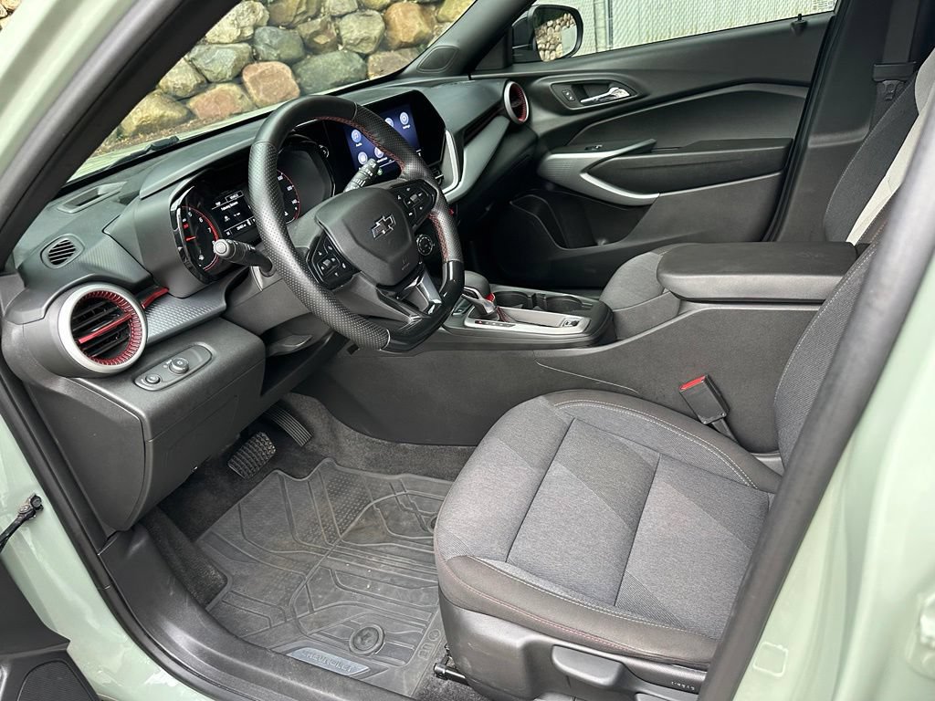 Used 2024 Chevrolet Trax RS w/ Driver Confidence Package FWD image 10