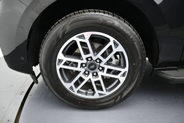Used 2025 Ford Expedition Active AWD/4WD image 10