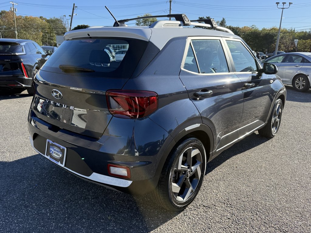 Certified 2023 Hyundai Venue Limited FWD image 4