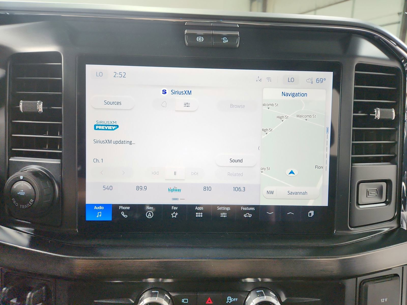 New 2026 Ford F250 Lariat w/ Black Appearance Package image 29