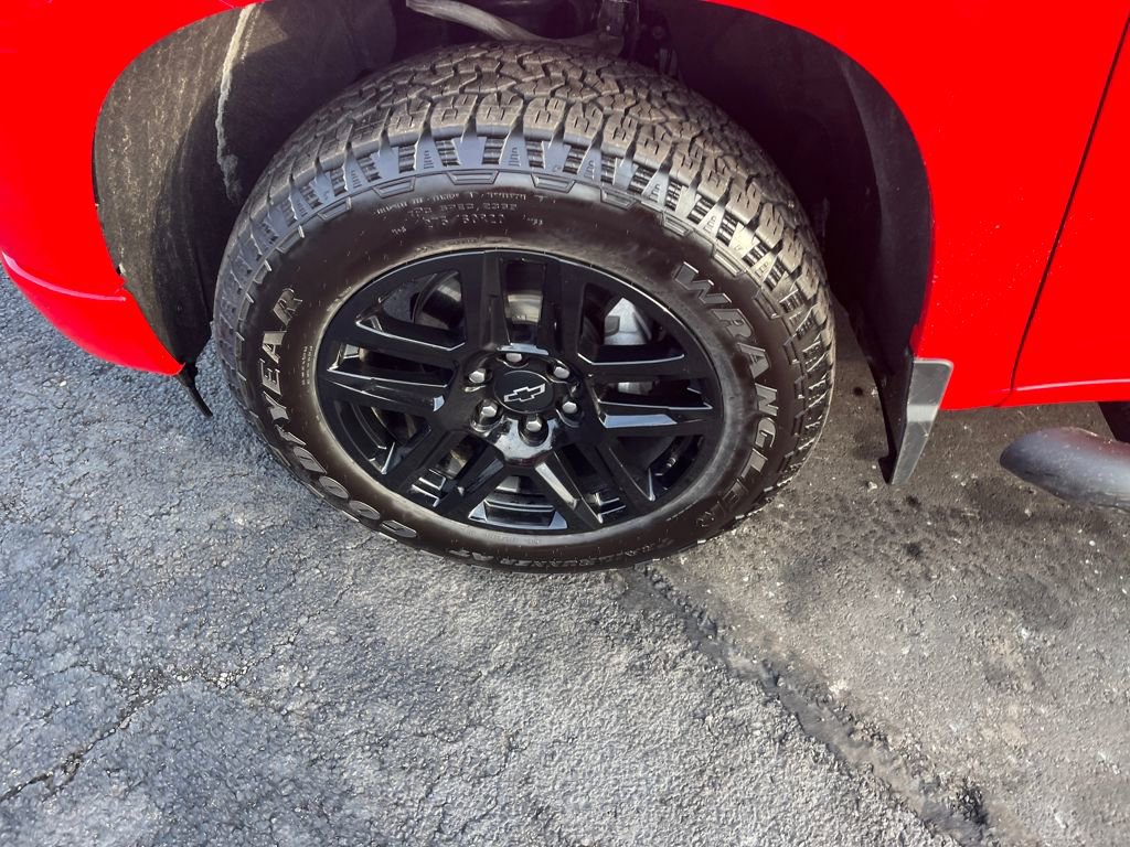 Used 2025 Chevrolet Silverado 1500 Custom w/ Turbomax Blackout Package image 35