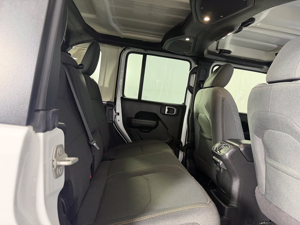 Used 2024 Jeep Wrangler Unlimited w/ Convenience Group AWD/4WD image 19