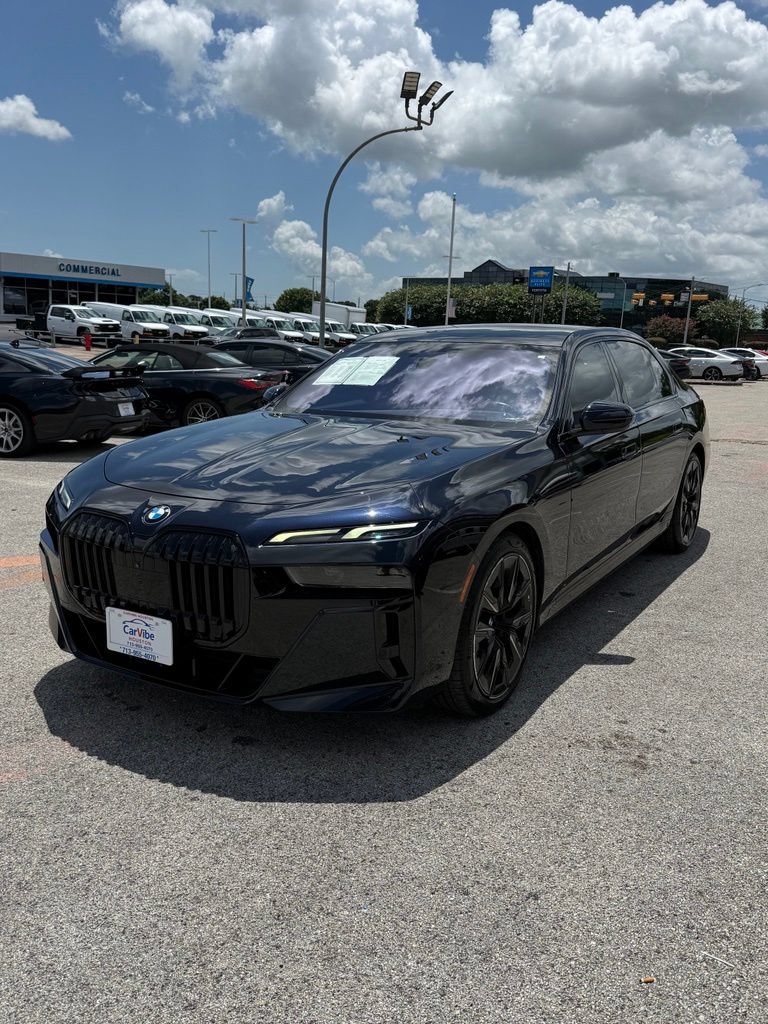 Used 2023 BMW 760i xDrive AWD/4WD image 3
