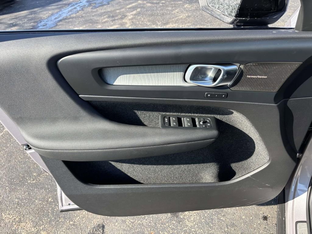 New 2026 Volvo XC40 B5 Ultra w/ Protection Package Premier image 11