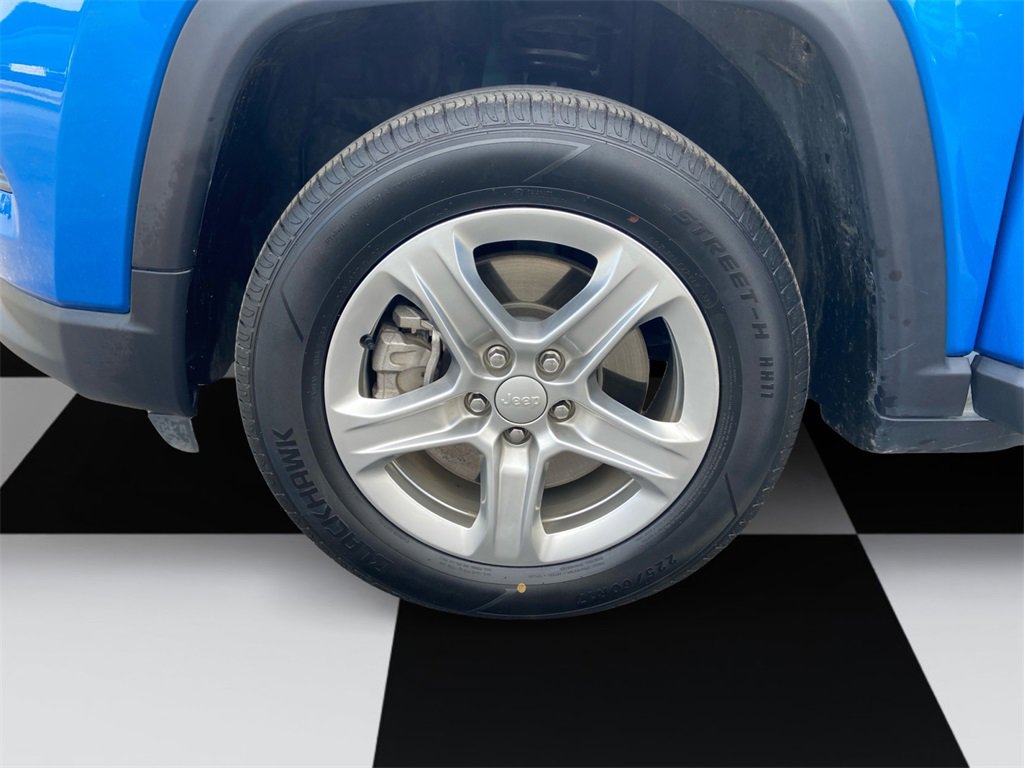 Used 2024 Jeep Compass Latitude image 14