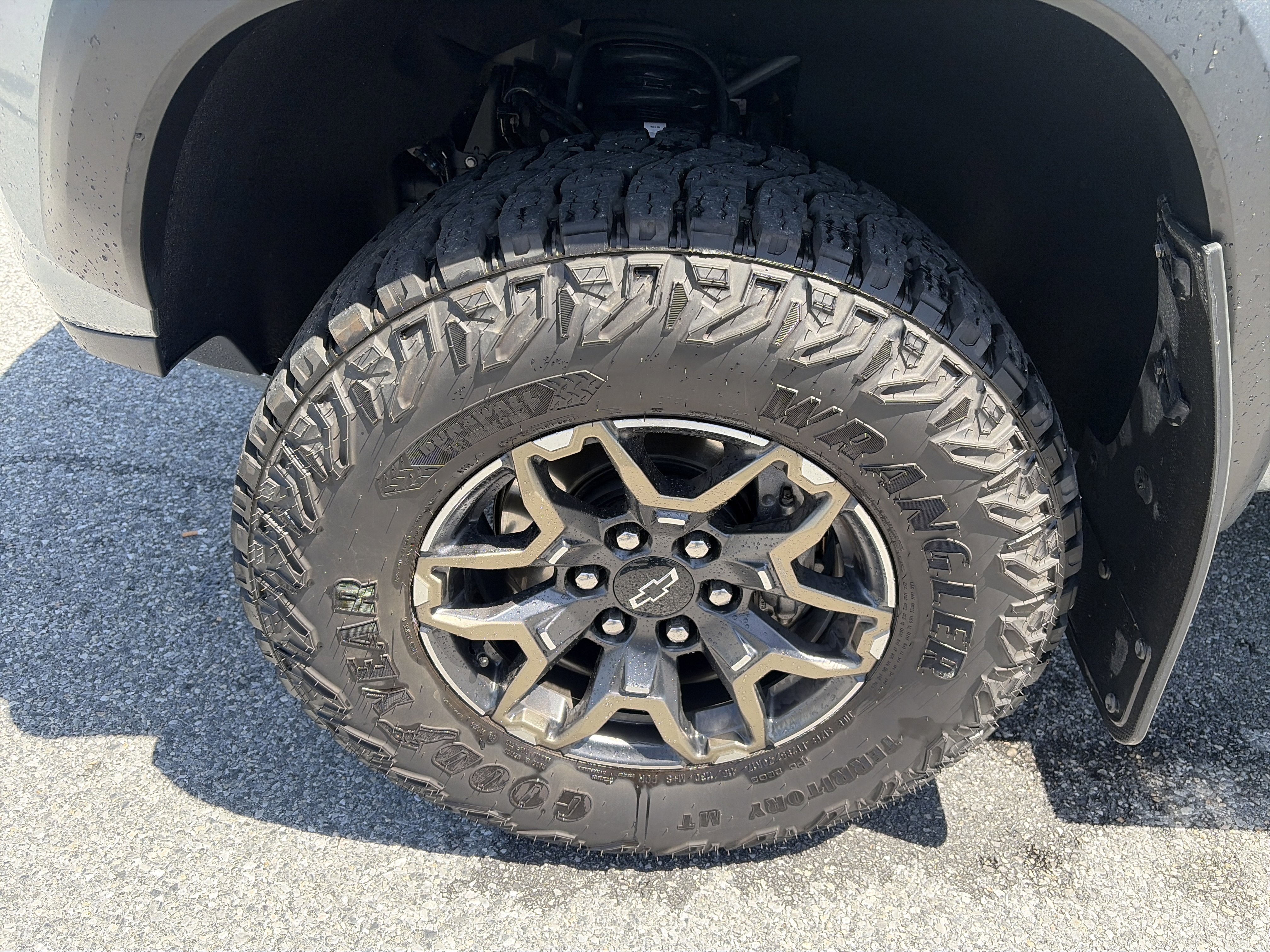 Used 2024 Chevrolet Colorado ZR2 w/ ZR2 Convenience Package III AWD/4WD image 29