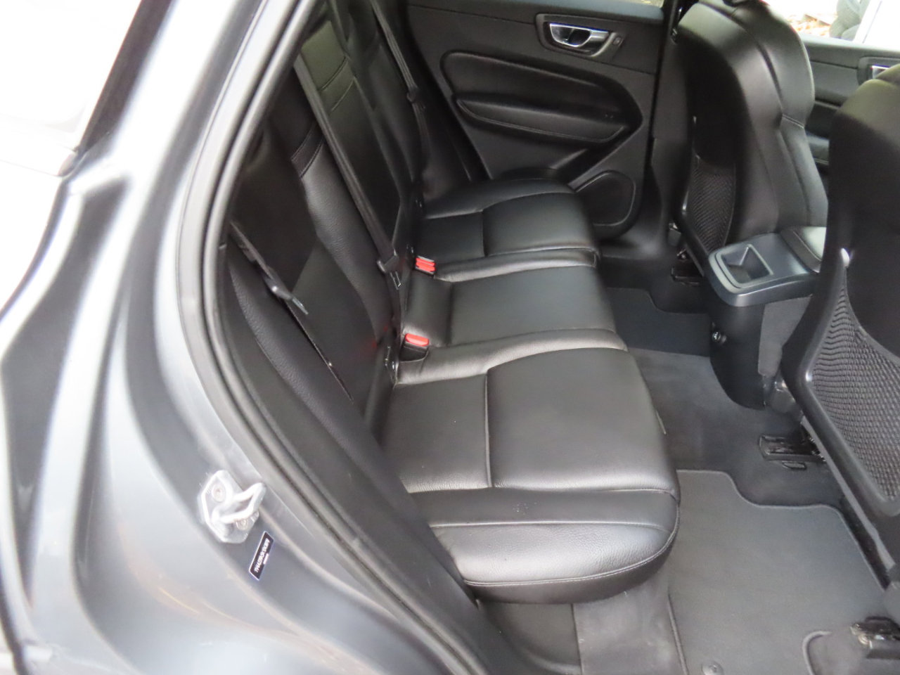 Used 2019 Volvo XC60 T6 Momentum w/ Premium Package image 16